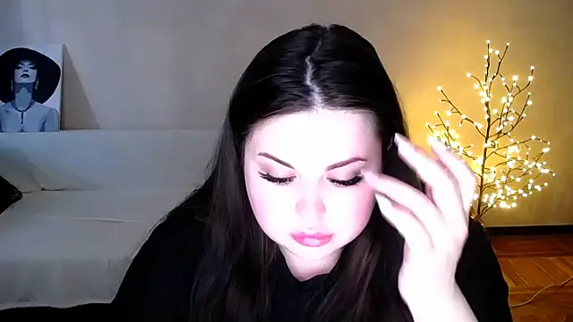 Snapshot of Emily_Mo chatting on 12, 6, 2026 Emily Mo online show from 12, 6, 2026