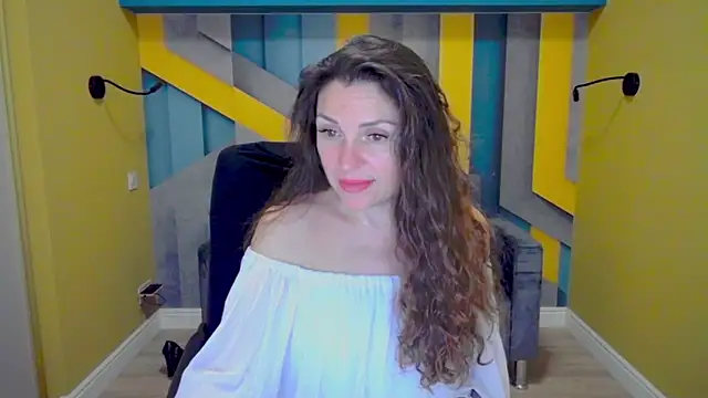 Snapshot of EllaLong chatting on 3, 12, 2024 EllaLong online show from 3, 12, 2024