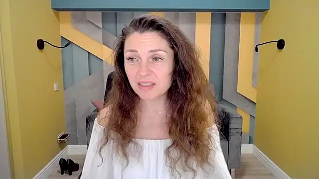 Snapshot of EllaLong chatting on 4, 12, 2024 EllaLong online show from 4, 12, 2024