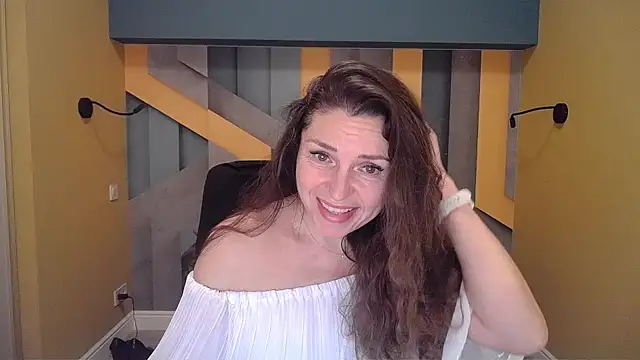 Snapshot of EllaLong chatting on 7, 12, 2024 EllaLong online show from 7, 12, 2024