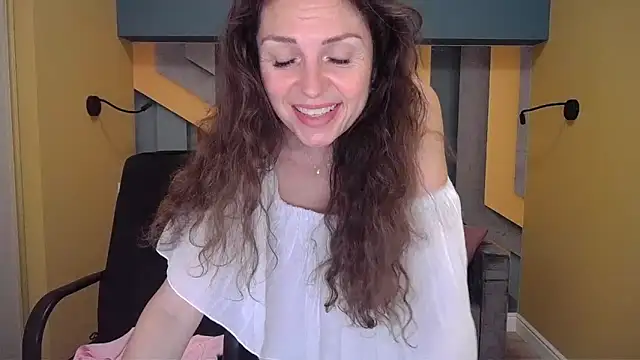 Snapshot of EllaLong chatting on 8, 12, 2024 EllaLong online show from 8, 12, 2024