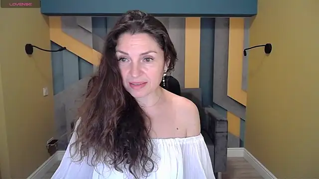 Snapshot of EllaLong chatting on 13, 12, 2024 EllaLong online show from 13, 12, 2024