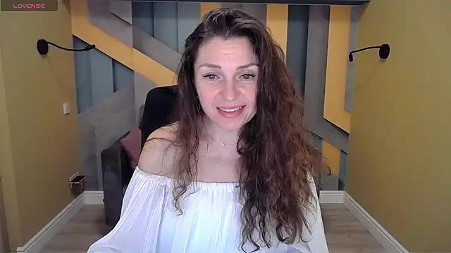 Snapshot of EllaLong chatting on 14, 12, 2024 EllaLong online show from 14, 12, 2024