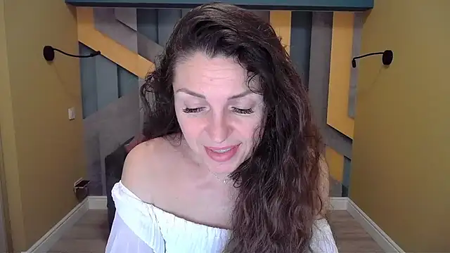 Snapshot of EllaLong chatting on 15, 12, 2024 EllaLong online show from 15, 12, 2024