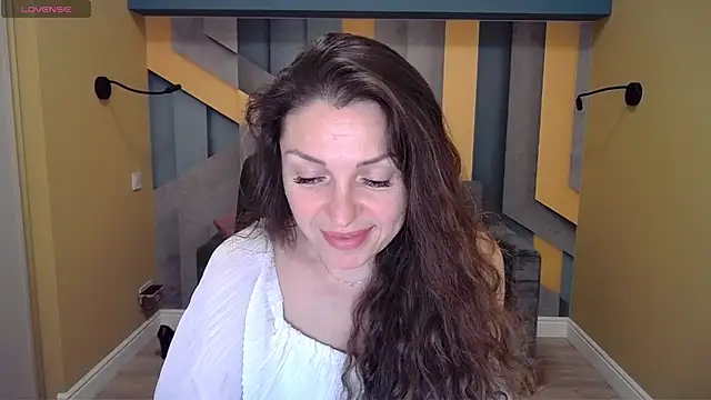 Snapshot of EllaLong chatting on 17, 12, 2024 EllaLong online show from 17, 12, 2024