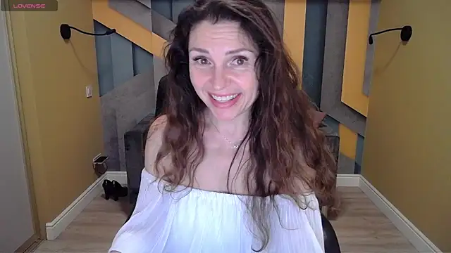 Snapshot of EllaLong chatting on 30, 12, 2024 EllaLong online show from 30, 12, 2024