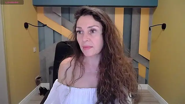 Snapshot of EllaLong chatting on 31, 12, 2024 EllaLong online show from 31, 12, 2024