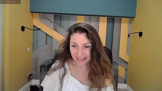 Snapshot of EllaLong chatting on 2, 1, 2025 EllaLong online show from 2, 1, 2025