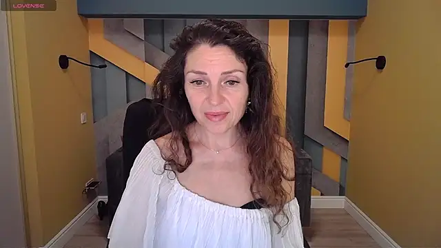 Snapshot of EllaLong chatting on 25, 1, 2025 EllaLong online show from 25, 1, 2025