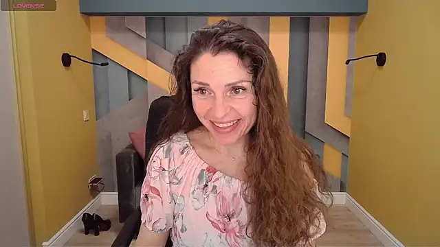 Snapshot of EllaLong chatting on 28, 1, 2025 EllaLong online show from 28, 1, 2025