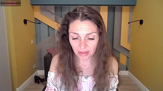 Snapshot of EllaLong chatting on 2, 2, 2025 EllaLong online show from 2, 2, 2025