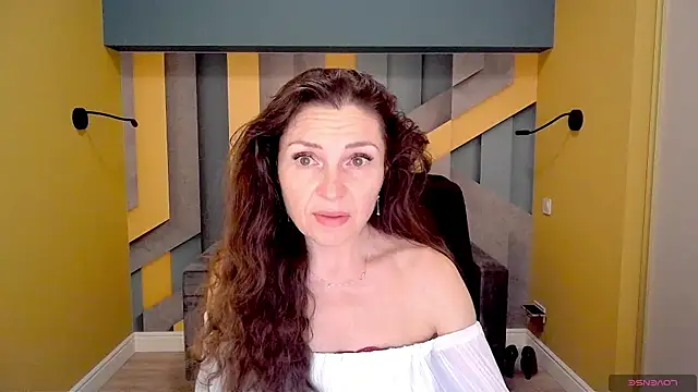 Snapshot of EllaLong chatting on 18, 2, 2025 EllaLong online show from 18, 2, 2025