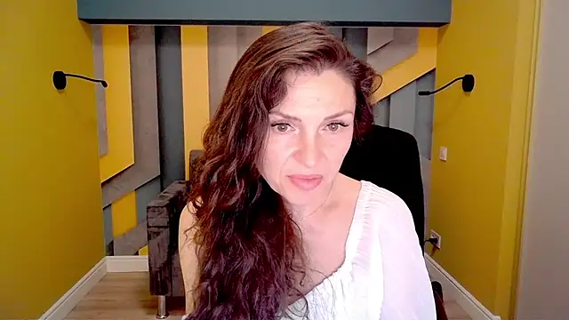 Snapshot of EllaLong chatting on 21, 2, 2025 EllaLong online show from 21, 2, 2025