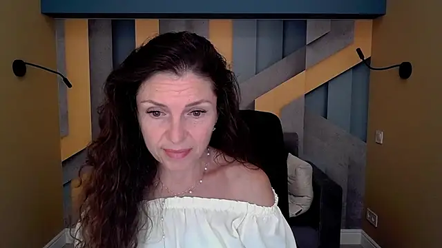 Snapshot of EllaLong chatting on 9, 9, 2025 EllaLong online show from 9, 9, 2025