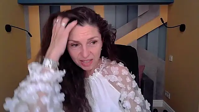 Snapshot of EllaLong chatting on 14, 9, 2025 EllaLong online show from 14, 9, 2025