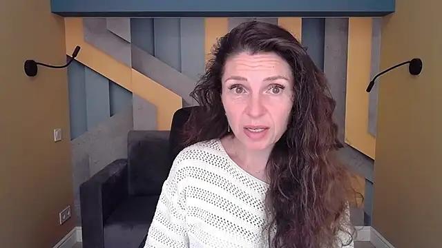 Snapshot of EllaLong chatting on 29, 9, 2025 EllaLong online show from 29, 9, 2025
