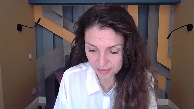 Snapshot of EllaLong chatting on 8, 10, 2025 EllaLong online show from 8, 10, 2025