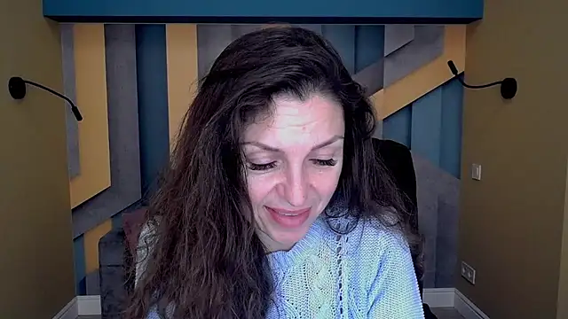 Snapshot of EllaLong chatting on 17, 10, 2025 EllaLong online show from 17, 10, 2025
