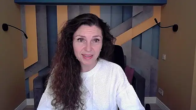 Snapshot of EllaLong chatting on 18, 10, 2025 EllaLong online show from 18, 10, 2025