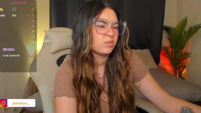 dakottaa  online show from 24, 3, 2026