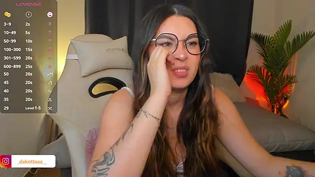 dakottaa  online show from 7, 4, 2026