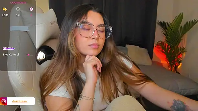 dakottaa  online show from 16, 4, 2026