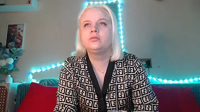 Karolina love  online show from 25, 1, 2025