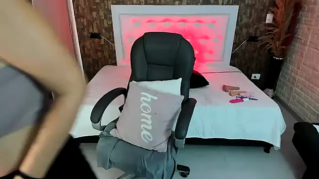 kitty  horny online show from 18, 1, 2025