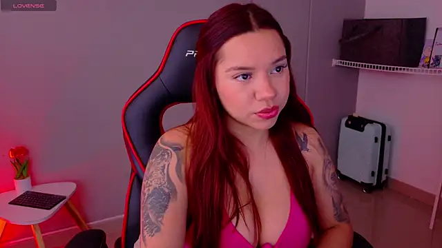 Snapshot of samantha_tattu chatting on 20, 5, 2026 samantha tattu online show from 20, 5, 2026