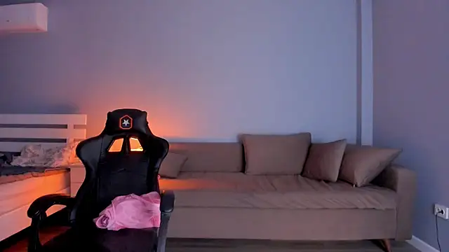 kawaii mia online show from 10, 3, 2025