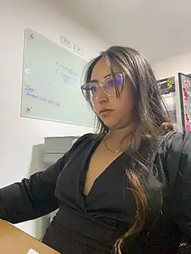 Snapshot of Vaiolet_a chatting on 17, 7, 2026 Vaiolet a online show from 17, 7, 2026