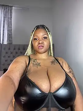 Snapshot of Yung-Missy chatting on 19, 12, 2024 Yung-Missy online show from 19, 12, 2024