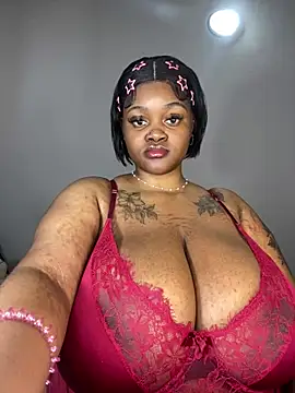 Snapshot of Yung-Missy chatting on 17, 1, 2025 Yung-Missy online show from 17, 1, 2025