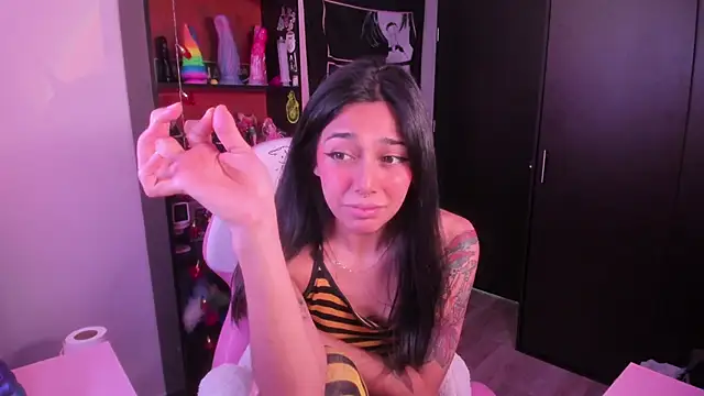 amber yull online show from 24, 4, 2026