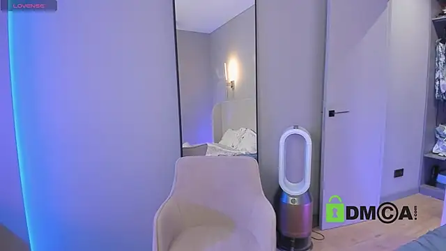 Wallflowerr online show from 1, 10, 2025