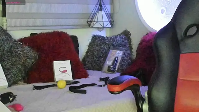 Snapshot of natasha_logan_ chatting on 10, 5, 2026 natasha logan online show from 10, 5, 2026