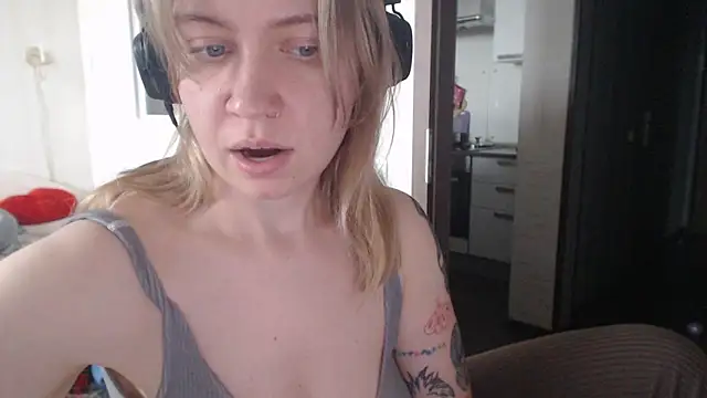 amanda kiss kiss online show from 2, 3, 2025