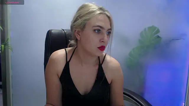 Snapshot of AvaBlue_ chatting on 6, 12, 2024 AvaBlue online show from 6, 12, 2024