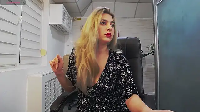 Snapshot of AvaBlue_ chatting on 6, 2, 2025 AvaBlue online show from 6, 2, 2025