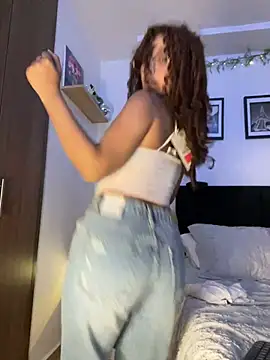 Snapshot of crystal_bunny7 chatting on 11, 2, 2025 crystal bunny7 online show from 11, 2, 2025