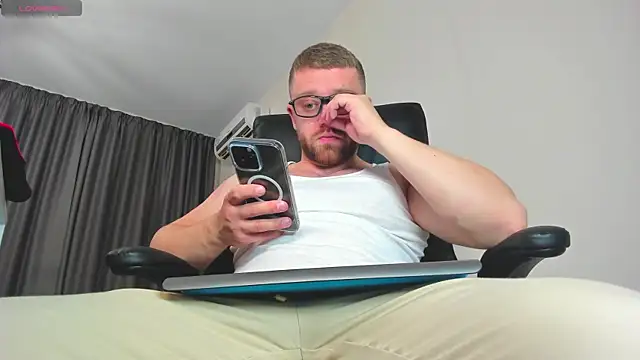 Snapshot of Findom_guy chatting on 16, 12, 2025 Findom guy online show from 16, 12, 2025