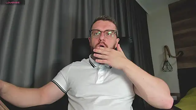 Snapshot of Findom_guy chatting on 5, 1, 2026 Findom guy online show from 5, 1, 2026