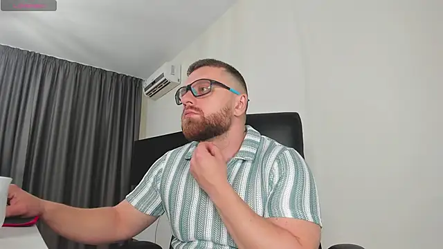 Snapshot of Findom_guy chatting on 13, 1, 2026 Findom guy online show from 13, 1, 2026