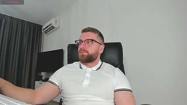 Snapshot of Findom_guy chatting on 18, 1, 2026 Findom guy online show from 18, 1, 2026