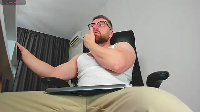 Snapshot of Findom_guy chatting on 10, 2, 2026 Findom guy online show from 10, 2, 2026