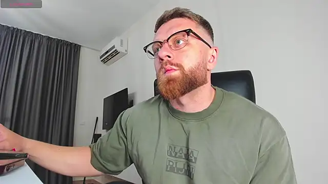 Snapshot of Findom_guy chatting on 1, 3, 2026 Findom guy online show from 1, 3, 2026