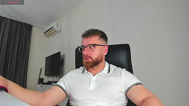 Snapshot of Findom_guy chatting on 4, 3, 2026 Findom guy online show from 4, 3, 2026