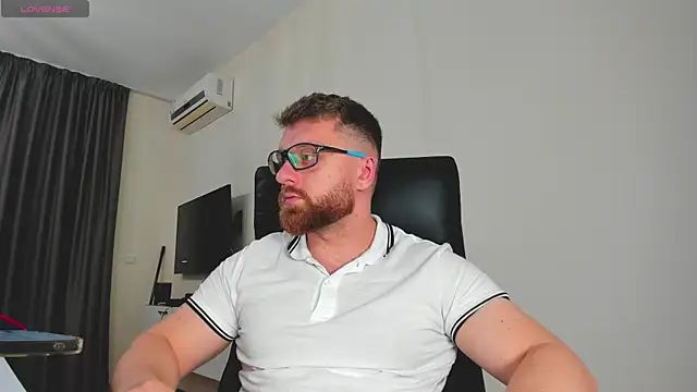 Snapshot of Findom_guy chatting on 5, 3, 2026 Findom guy online show from 5, 3, 2026