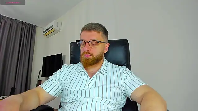 Snapshot of Findom_guy chatting on 2, 4, 2026 Findom guy online show from 2, 4, 2026