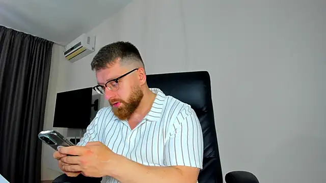 Snapshot of Findom_guy chatting on 14, 4, 2026 Findom guy online show from 14, 4, 2026